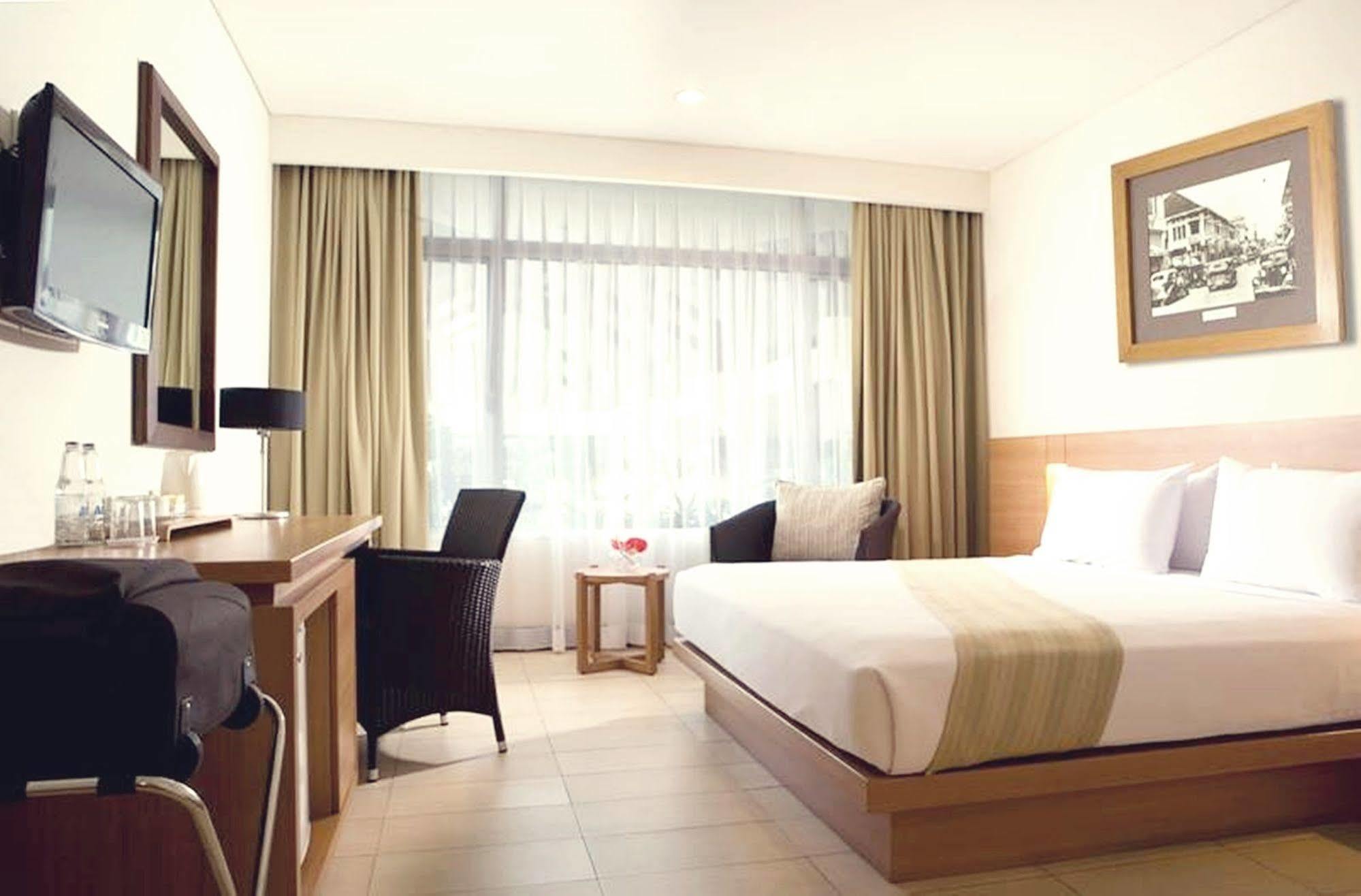 Hotel Santika Bandung Exteriér fotografie